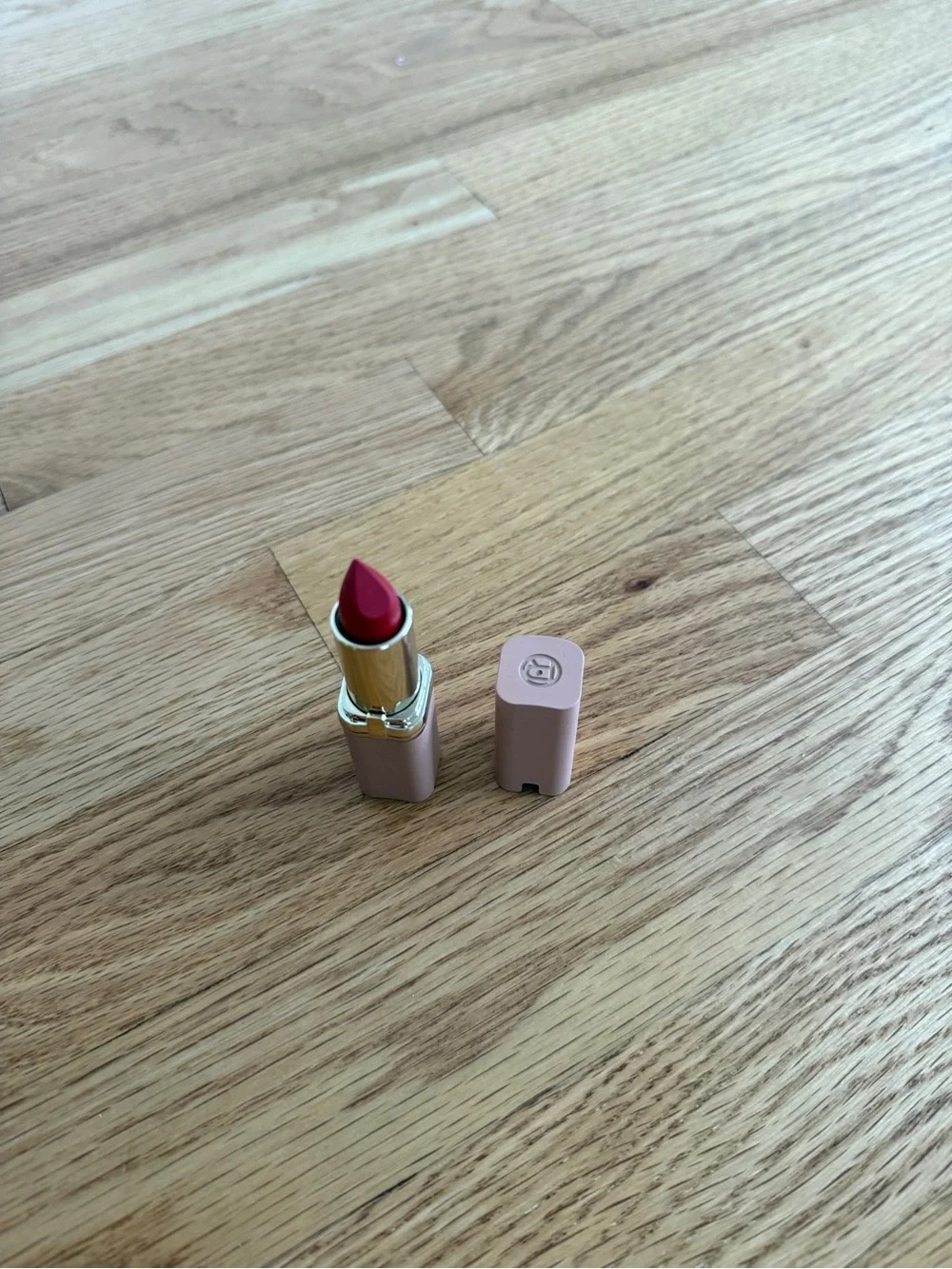 L'Oreal Paris Colour Riche Lipstick - 300 Le rouge Paris red lipstick